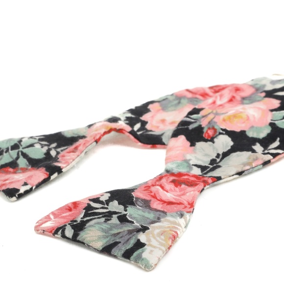 Unbranded Floral Bowtie - Picture 3 of 5